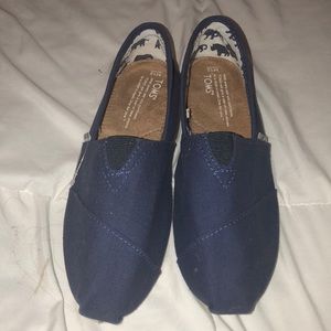 Navy Toms